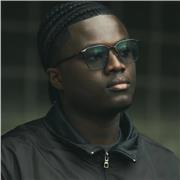 Étudiant-ingénieur donne des cours de soutien scolaire